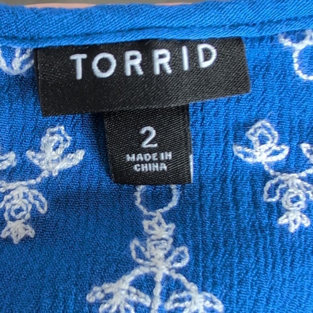 Torrid 2/18-20/2X Blue Crinkle Gauze Flutter Sleeve Blouse - Picture 7 of 9